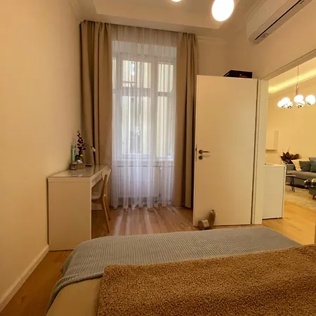 Brhomes Center Budapesta
